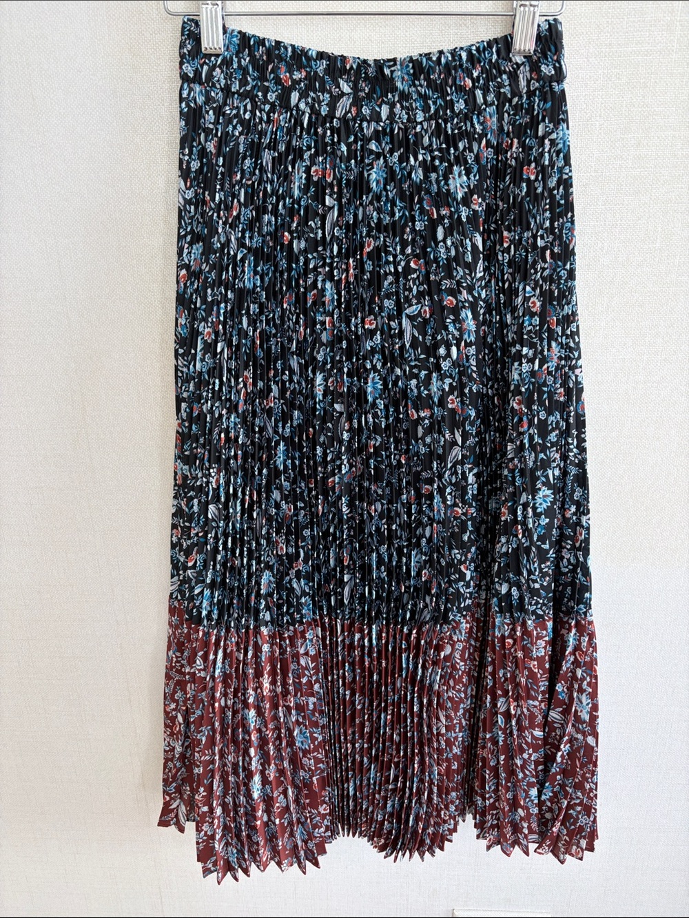 Club Monaco Black Floral Pleated Midi Skirt with Rust Border